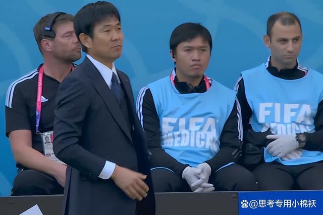 内衣男人